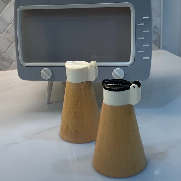 Vintage Maple Rocket Mod Salt and Pepper Shakers -Made in Germany - Picture 10 of 12